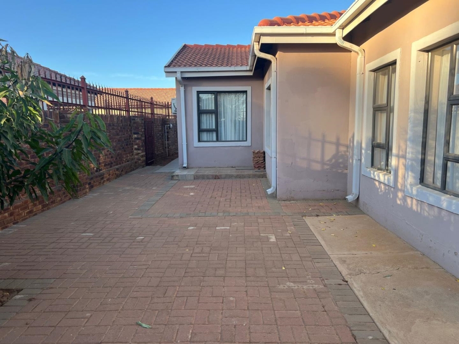 3 Bedroom Property for Sale in Mafikeng North West